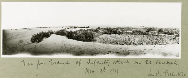 Uitzicht vanaf Esdud op een infanterieaanval op El Burkah, 13 november 1917